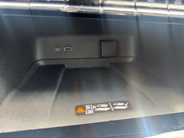 Used 2024 Chevrolet Traverse RS FWD image 19