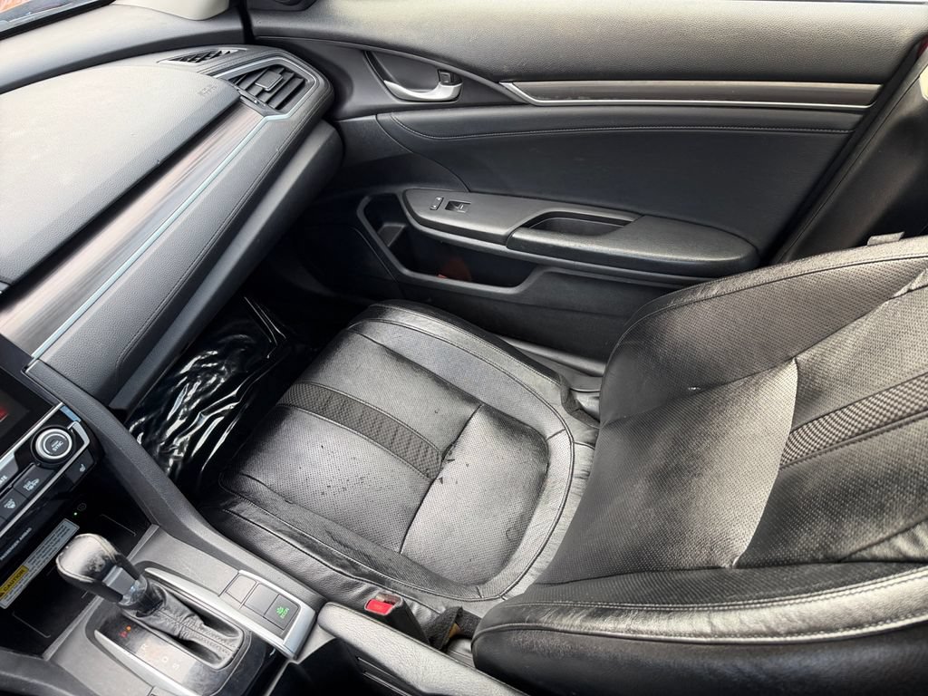 Used 2019 Honda Civic Touring image 17