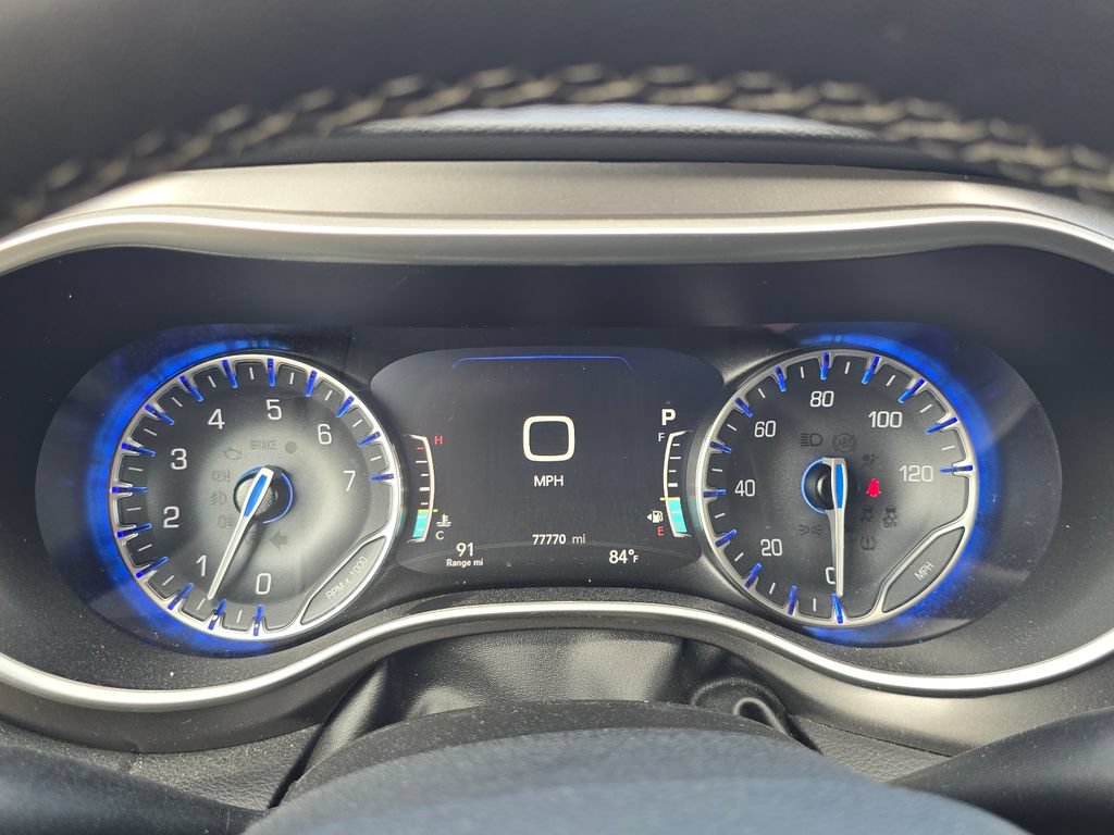 Used 2023 Chrysler Pacifica Touring-L FWD image 15