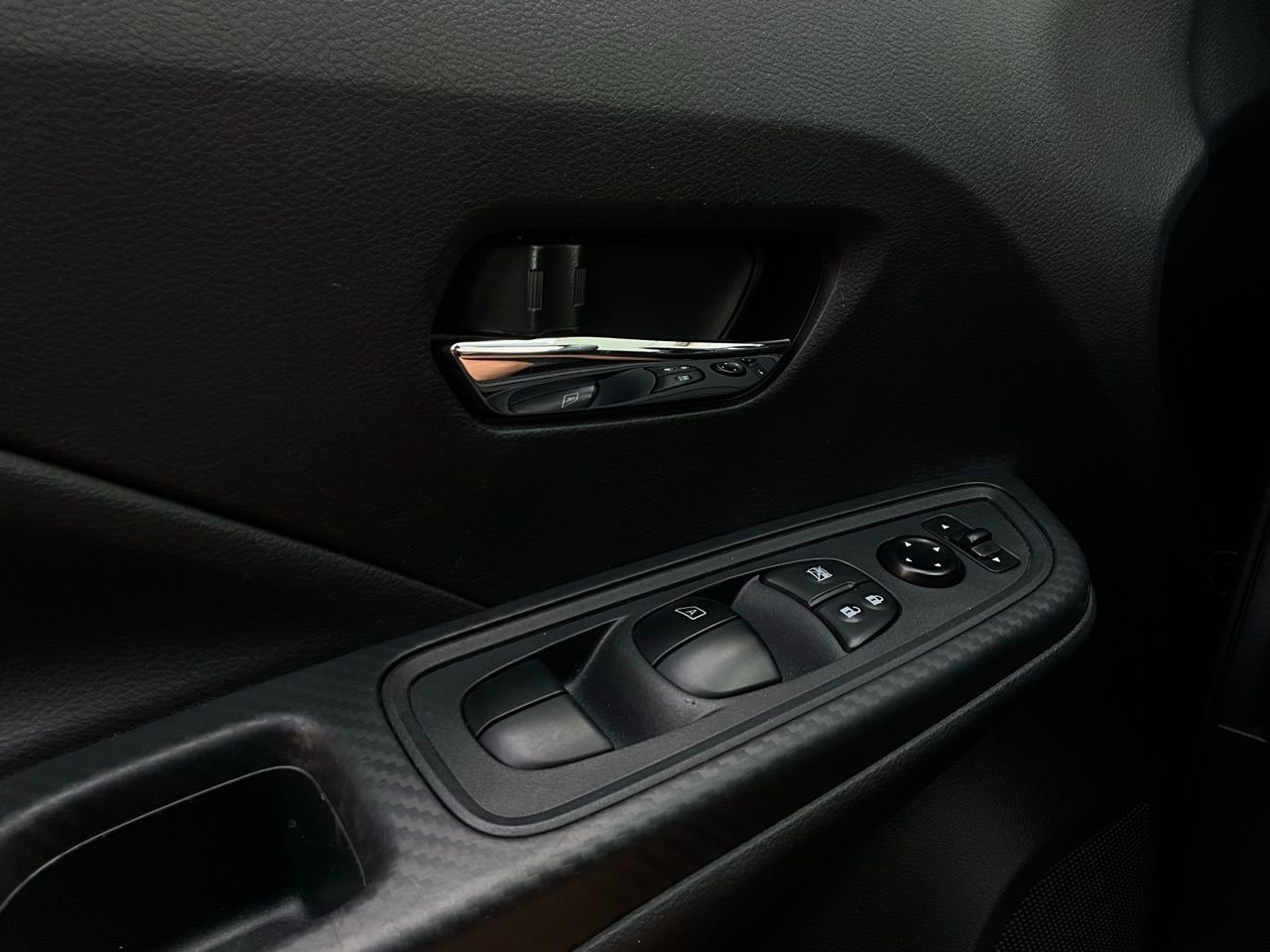 Used 2025 Nissan Versa SV image 20