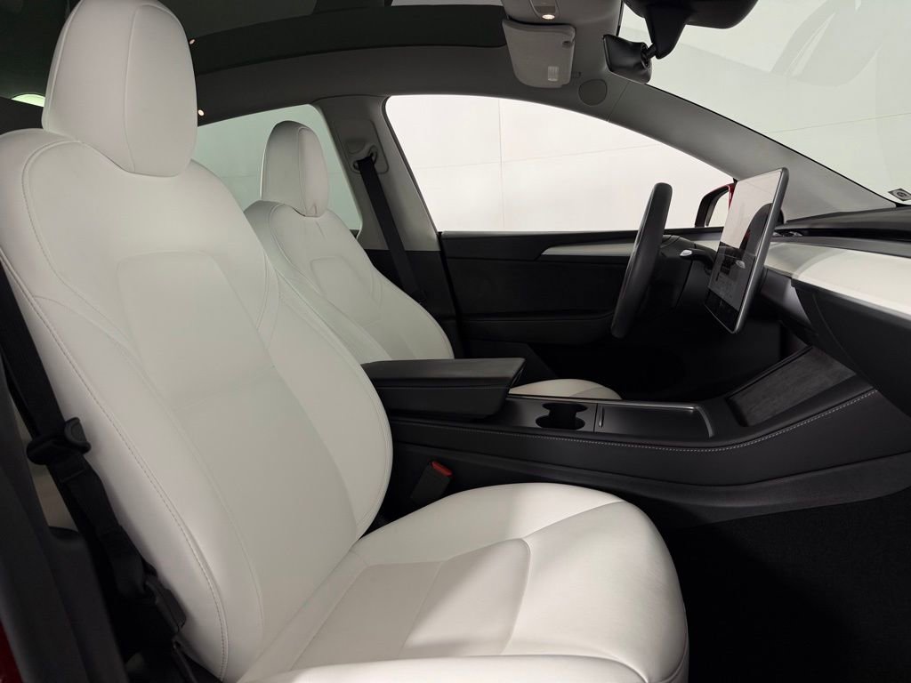 Used 2024 Tesla Model Y Long Range image 33