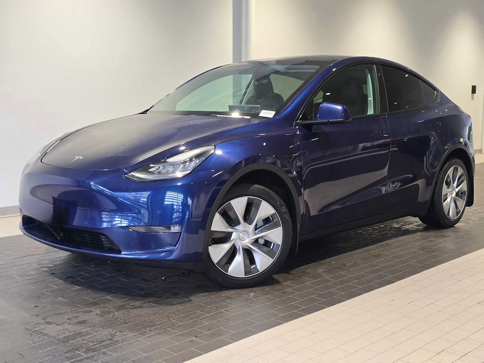 Used 2021 Tesla Model Y Long Range AWD/4WD image 1