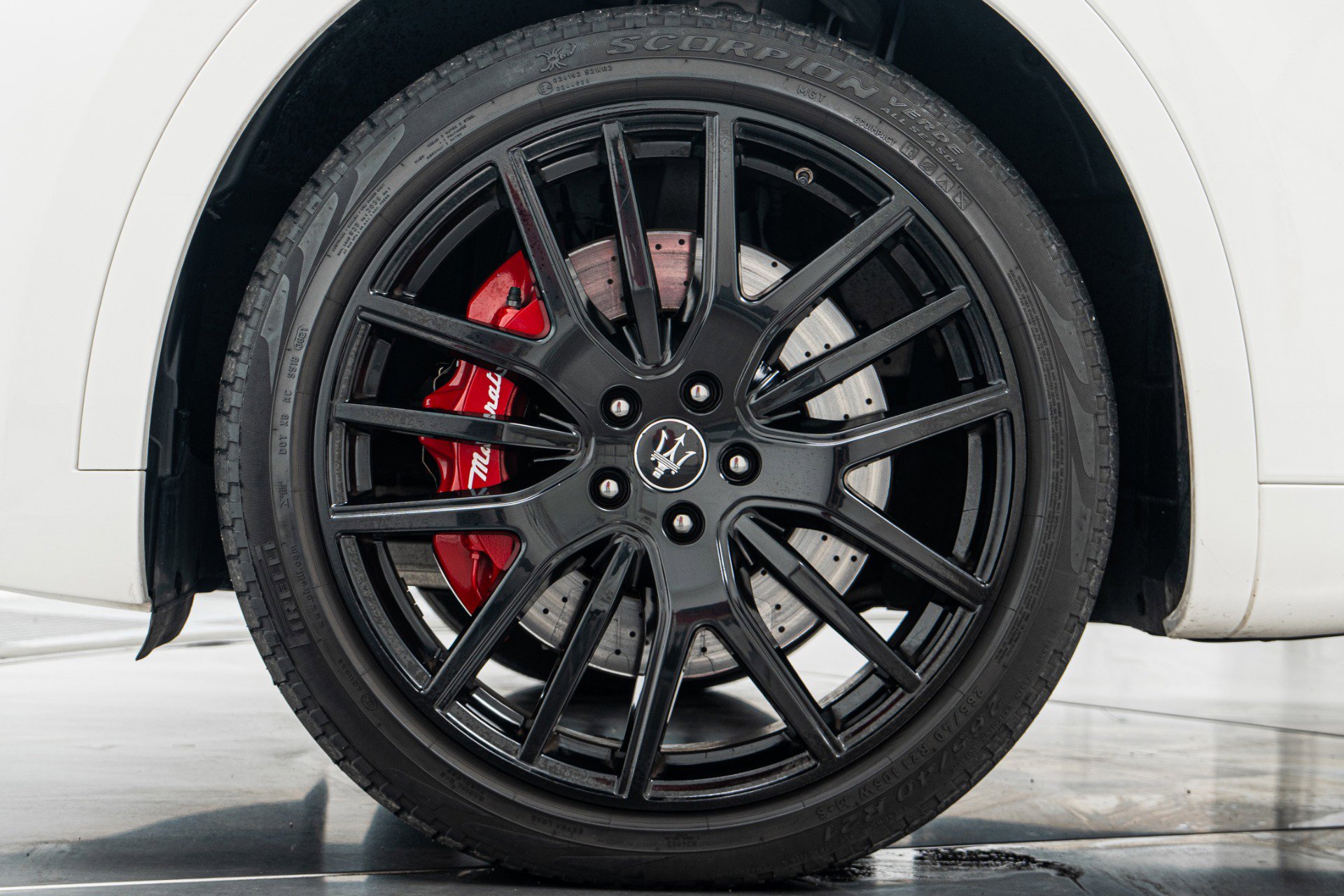 Used 2022 Maserati Levante Modena image 10