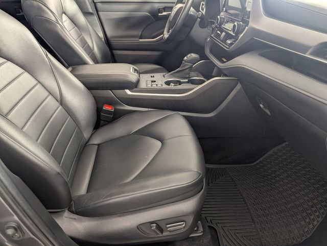 Used 2023 Toyota Highlander XLE image 34