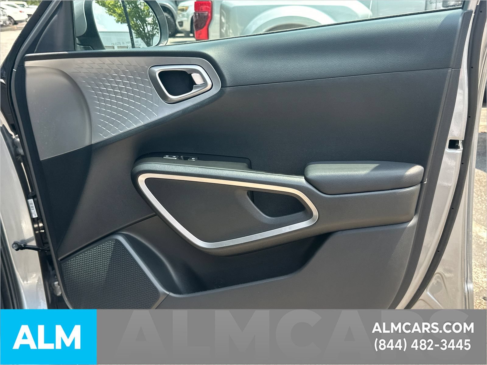 Used 2025 Kia Soul LX w/ LX Technology Package FWD image 16