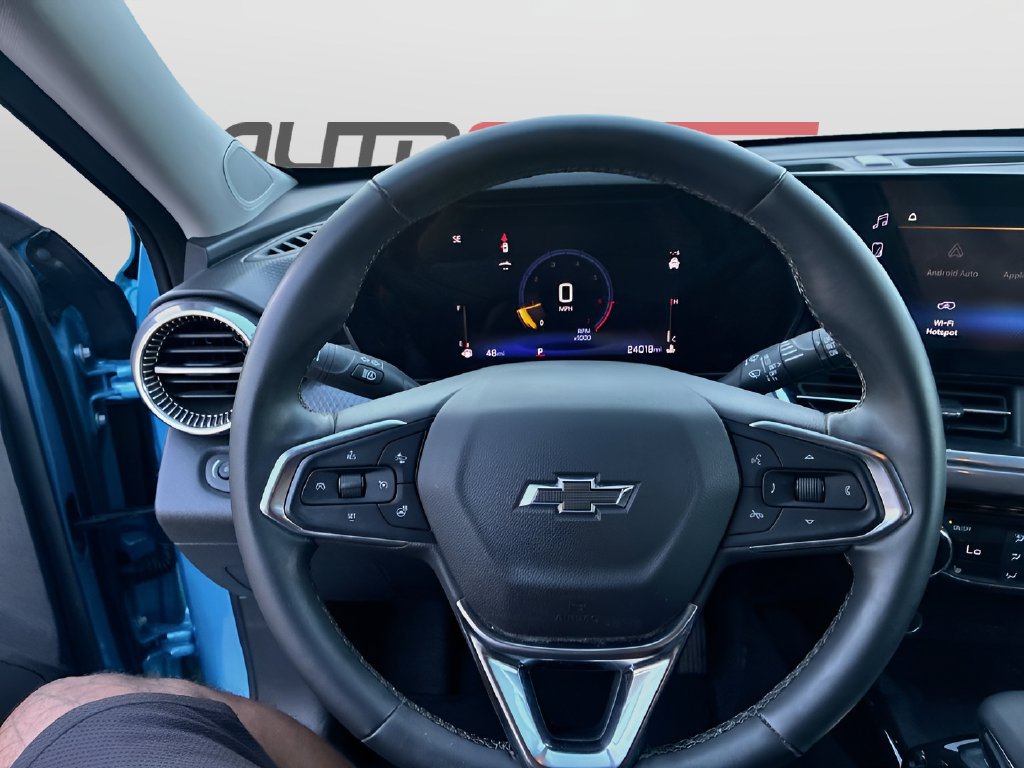 Used 2025 Chevrolet Trax ACTIV w/ Sunroof Package FWD image 11