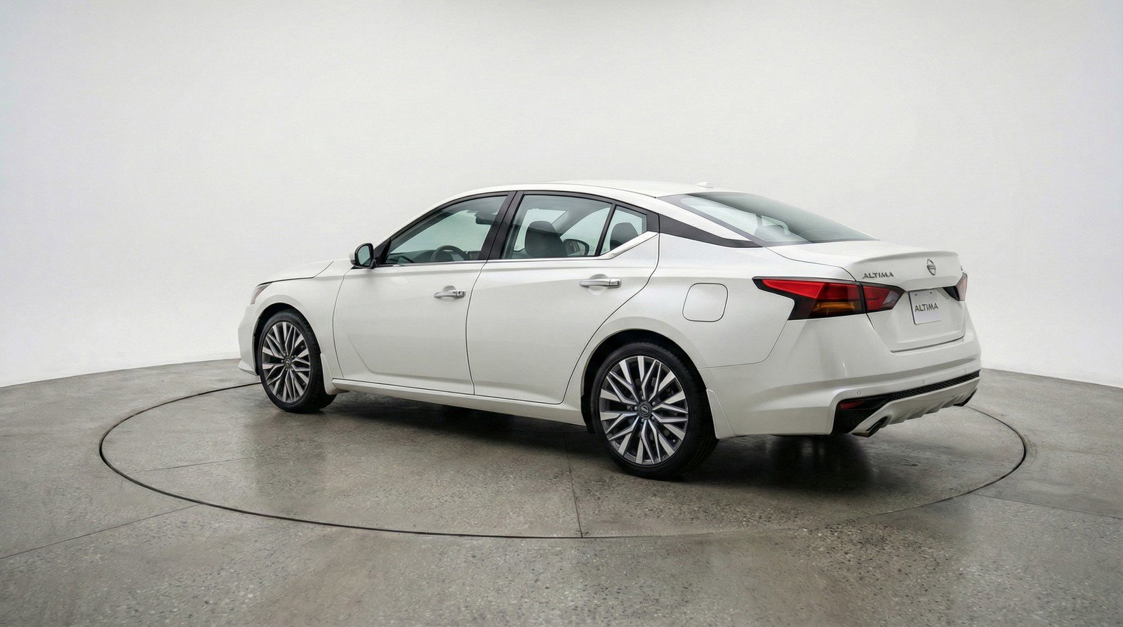 Used 2025 Nissan Altima 2.5 SV FWD image 6