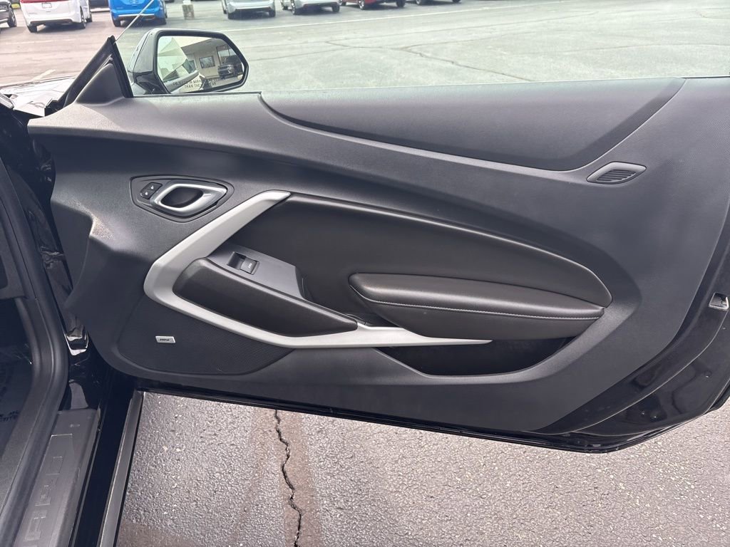 Used 2023 Chevrolet Camaro LT w/ Technology Package image 25