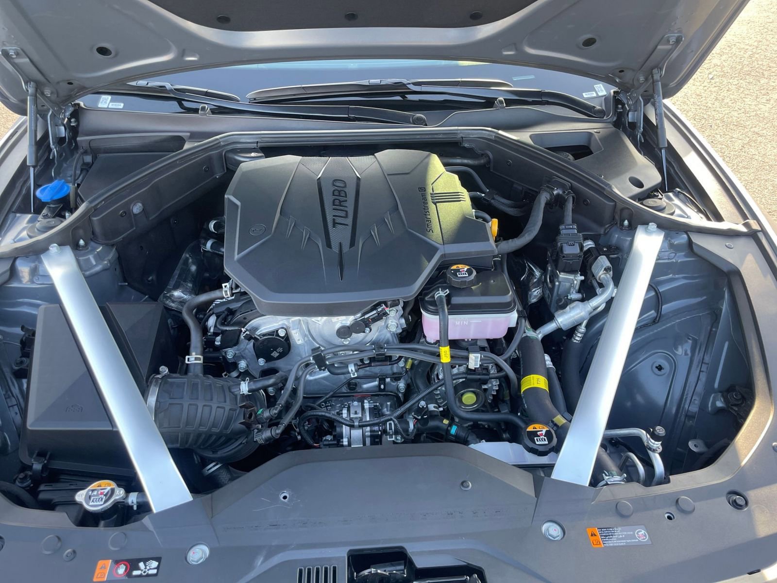 Used 2025 Genesis G70 2.5T image 34