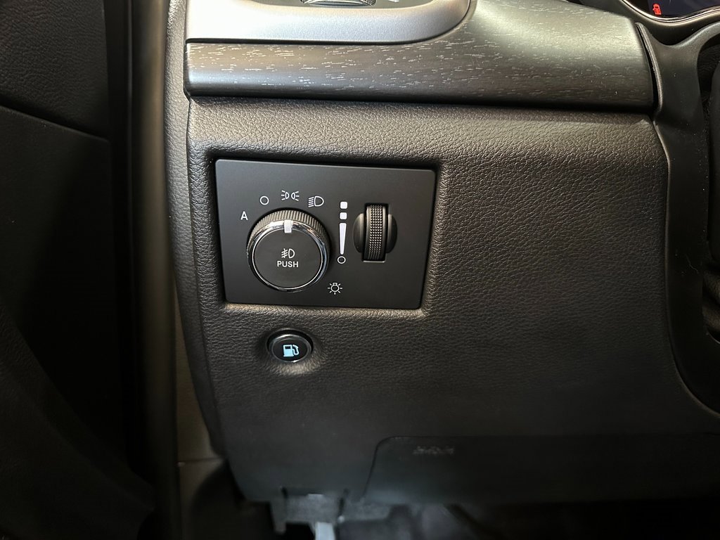 Certified 2018 Jeep Grand Cherokee Altitude image 19