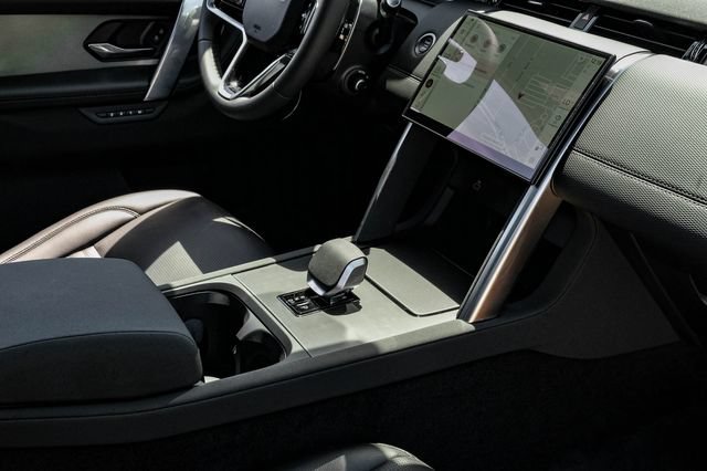 New 2026 Land Rover Discovery Sport Landmark AWD/4WD image 32