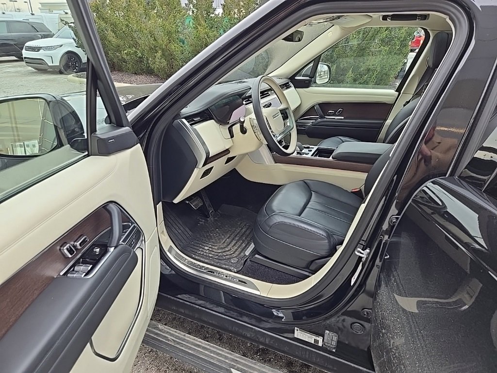 Certified 2023 Land Rover Range Rover SE image 12