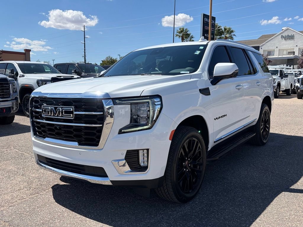 Used 2024 GMC Yukon SLT w/ SLT Premium Package AWD/4WD image 1