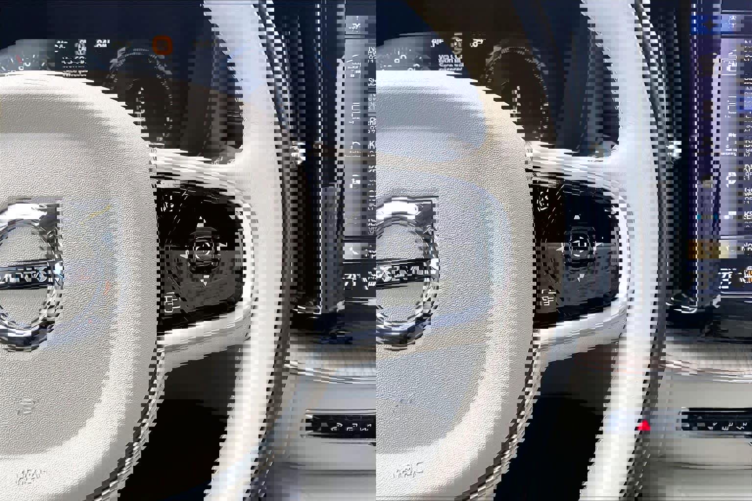 Used 2018 Volvo XC60 T8 Inscription w/ Advanced Package image 22