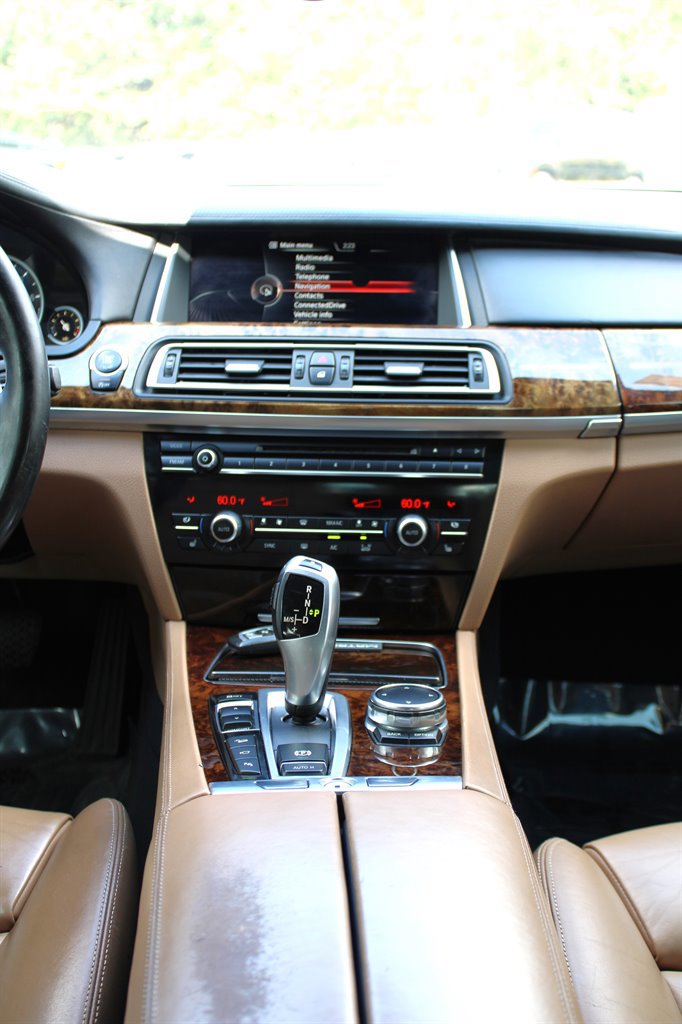Used 2015 BMW 750Li xDrive image 12