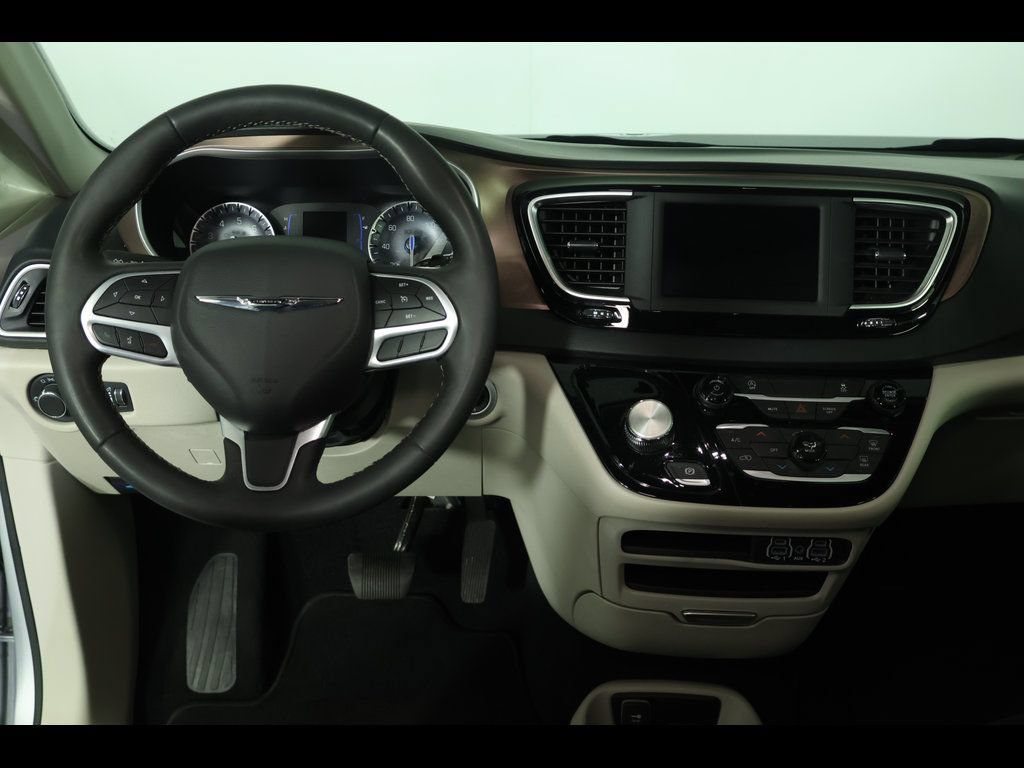 Used 2023 Chrysler Voyager LX FWD image 15