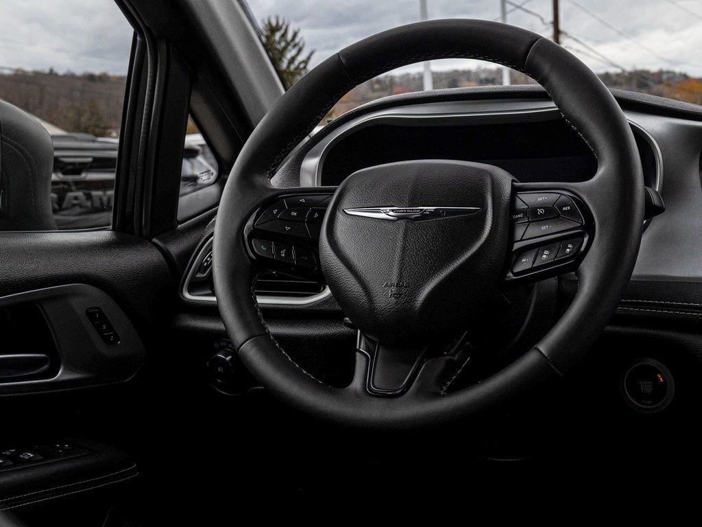 Used 2023 Chrysler Pacifica Touring-L w/ S Appearance Package image 24