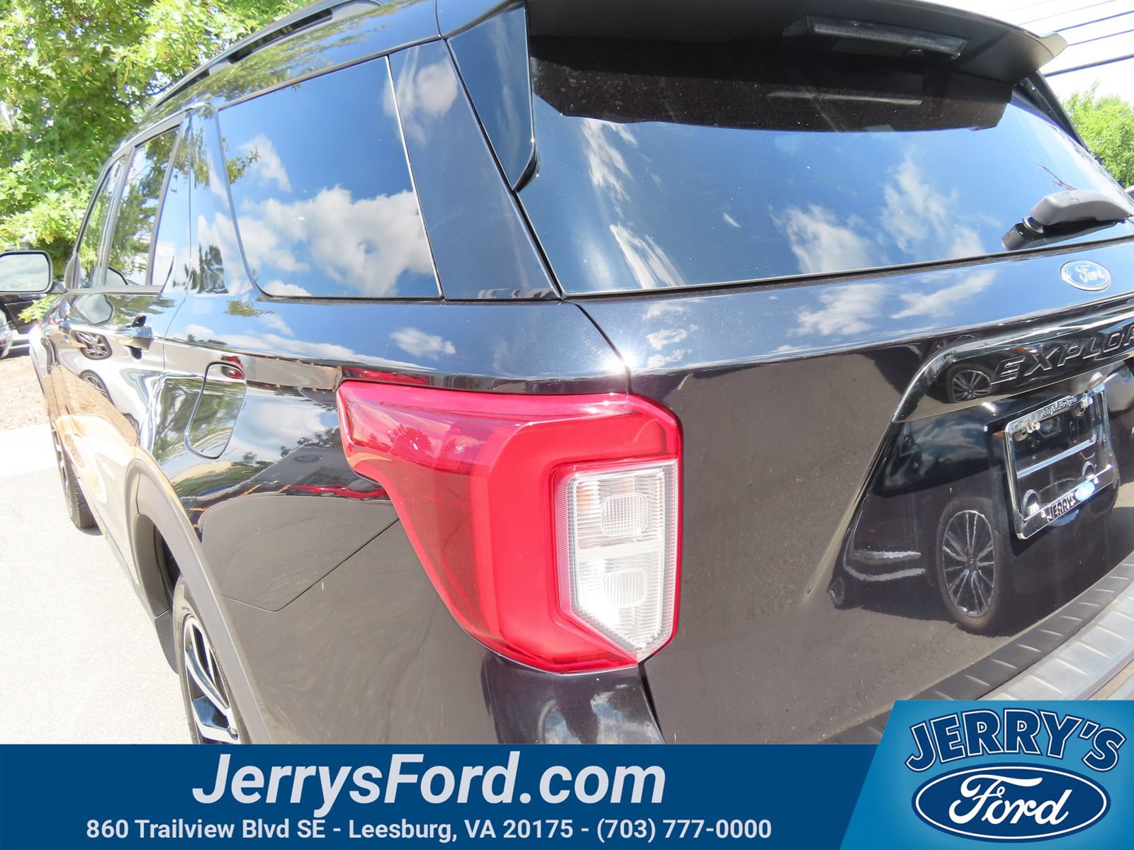 Certified 2020 Ford Explorer ST w/ Premium Technology Package AWD/4WD image 11