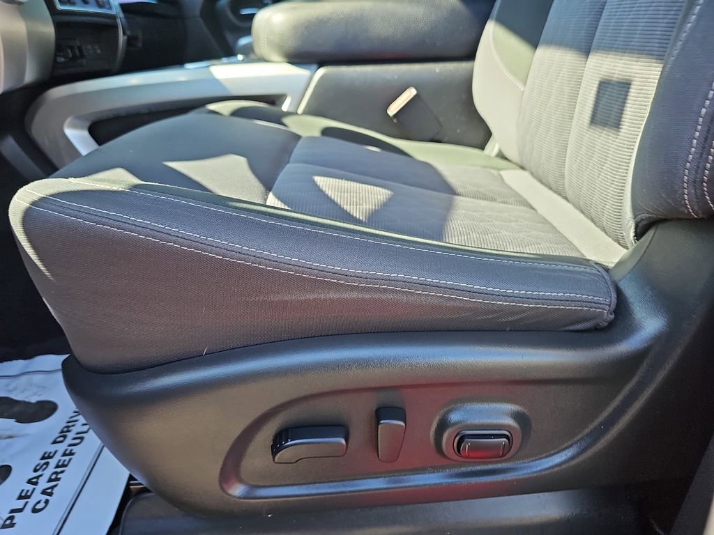 Used 2020 Nissan Titan SV w/ SV Convenience Package image 32