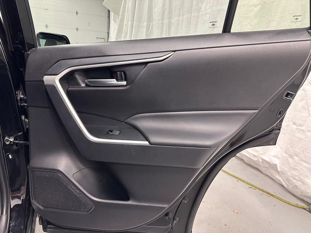 Used 2025 Toyota RAV4 XLE FWD image 49