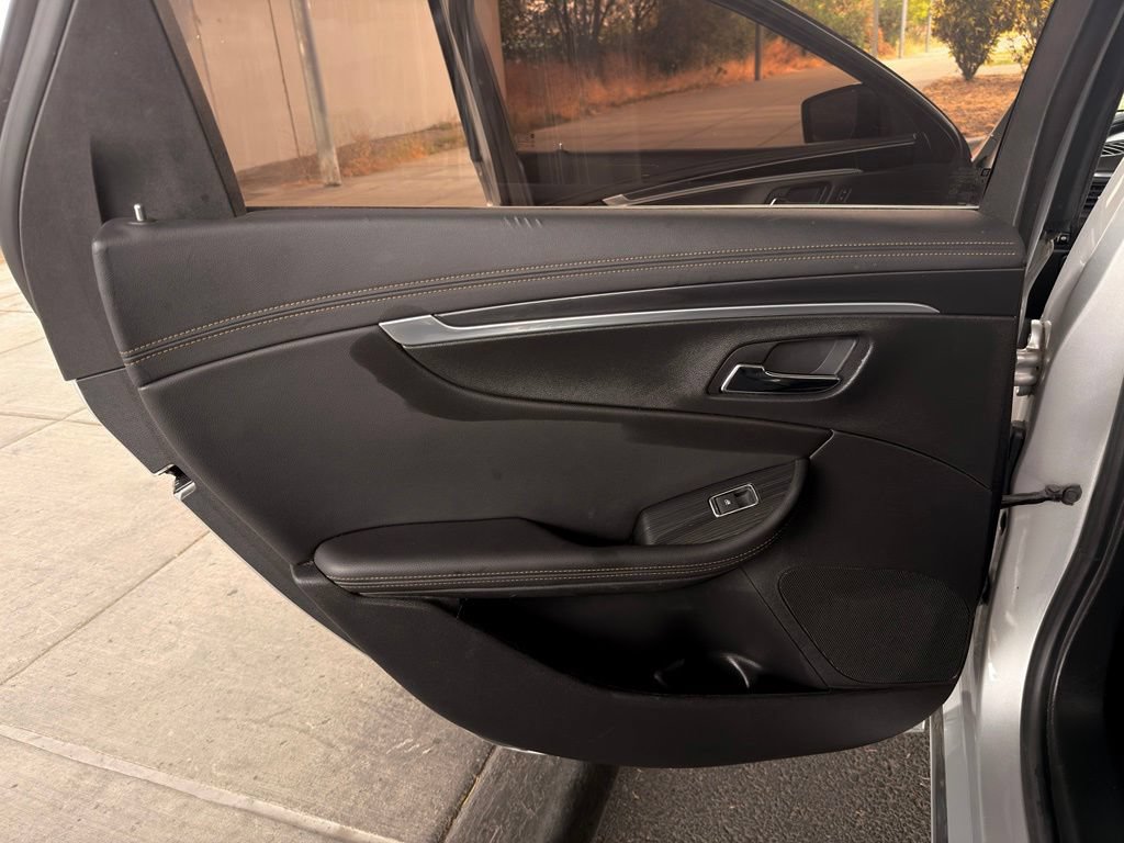 Used 2017 Chevrolet Impala LT FWD image 25