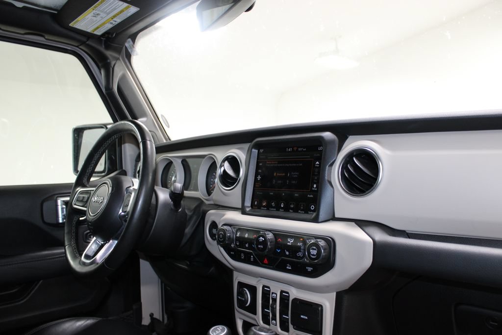 Used 2022 Jeep Gladiator Overland w/ Cold Weather Group AWD/4WD image 24