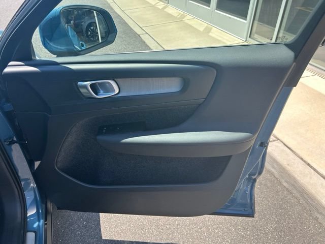 Certified 2025 Volvo XC40 B5 Core AWD/4WD image 14