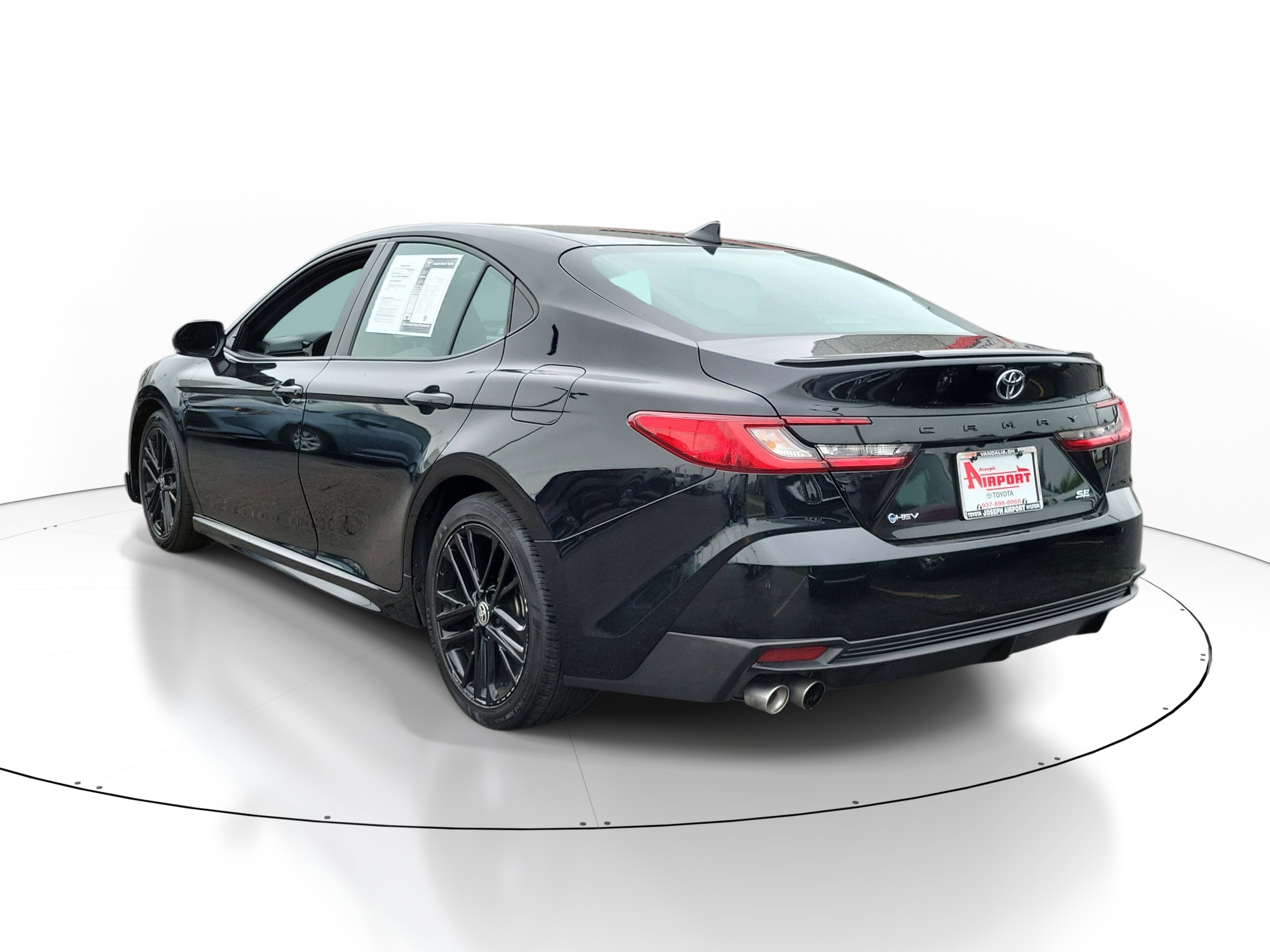Used 2025 Toyota Camry SE FWD image 3