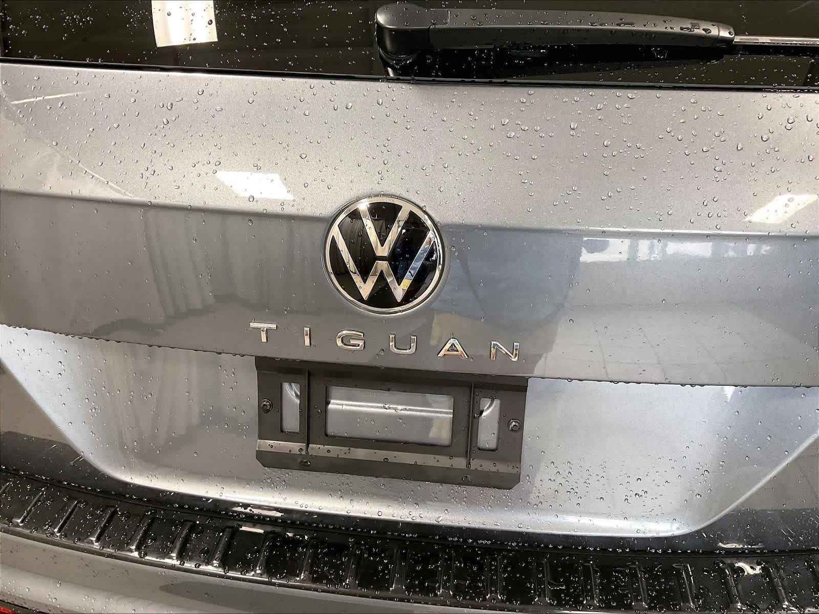 Used 2024 Volkswagen Tiguan SE R-Line AWD/4WD image 29