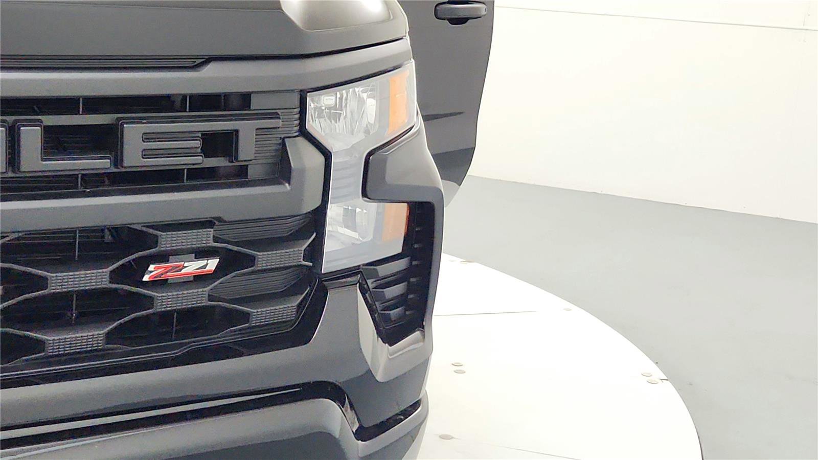 Used 2025 Chevrolet Silverado 1500 Custom Trail Boss AWD/4WD image 37