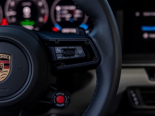 Used 2025 Porsche 911 Carrera GTS image 40