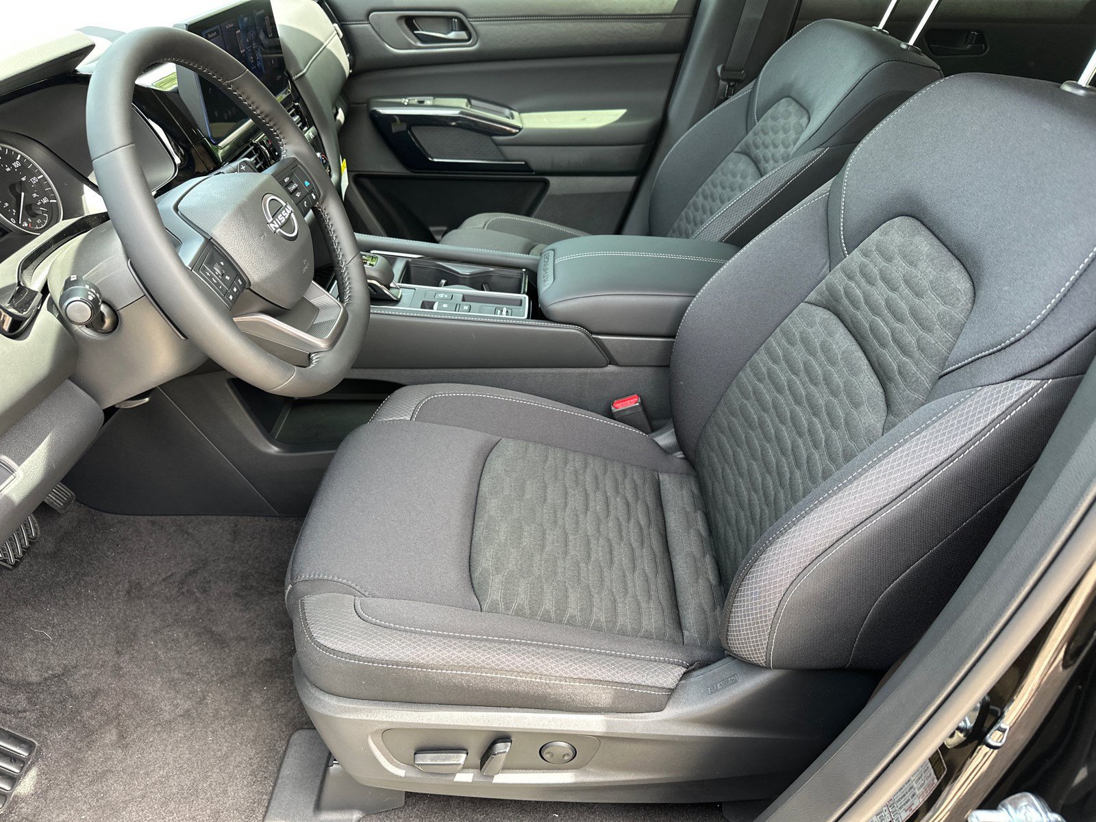 New 2026 Nissan Pathfinder SV w/ SV Premium Package FWD image 7