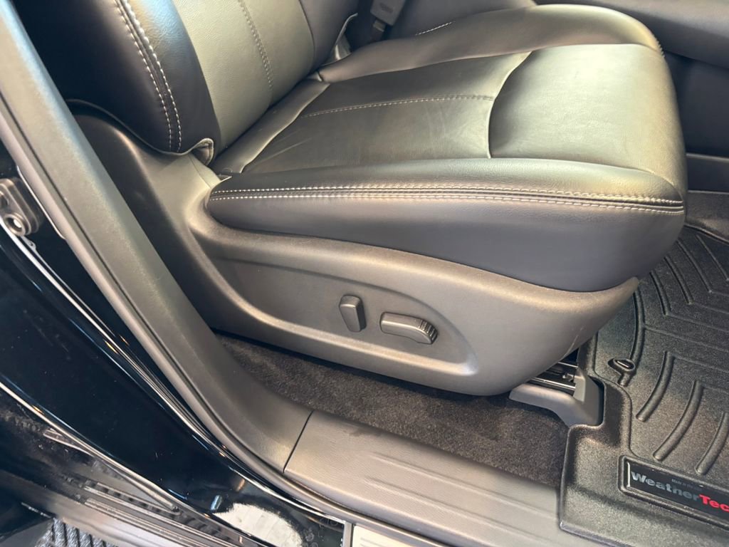 Used 2019 Nissan Pathfinder SL AWD/4WD image 23