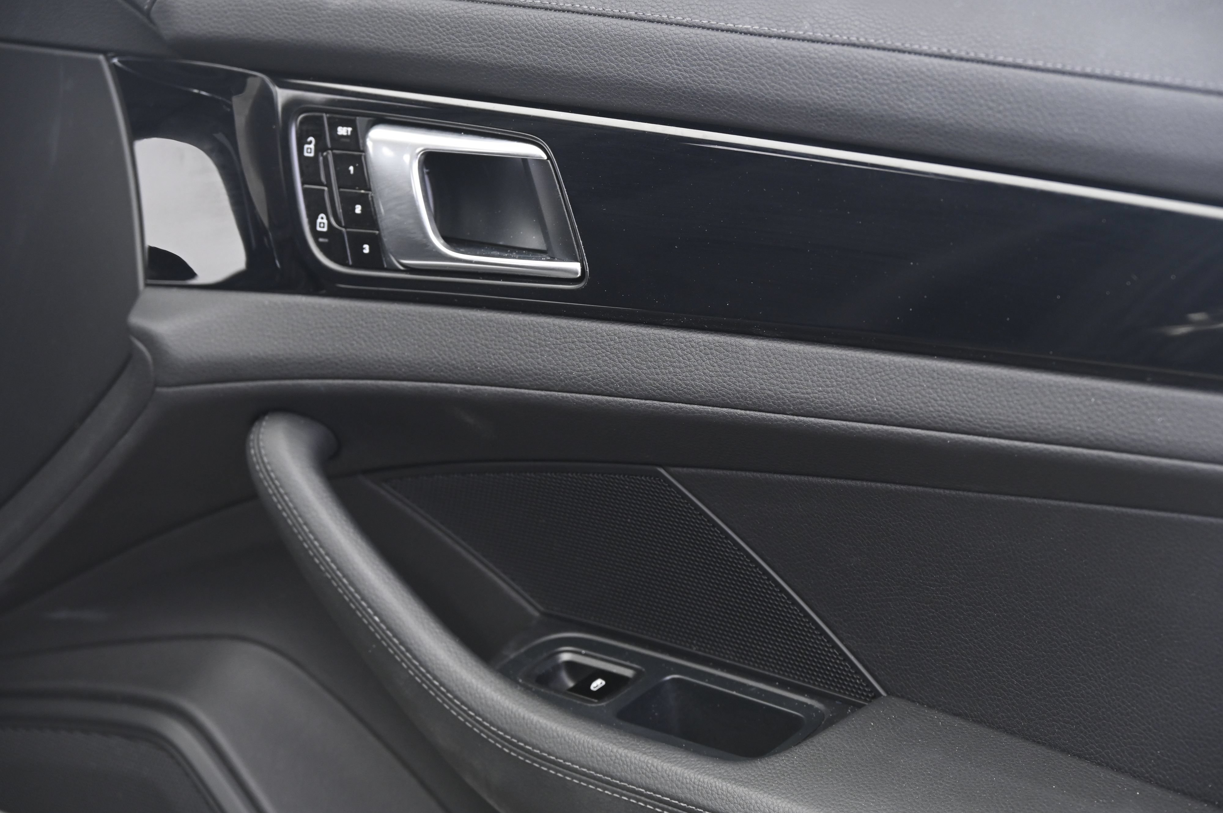 Certified 2020 Porsche Panamera RWD image 21