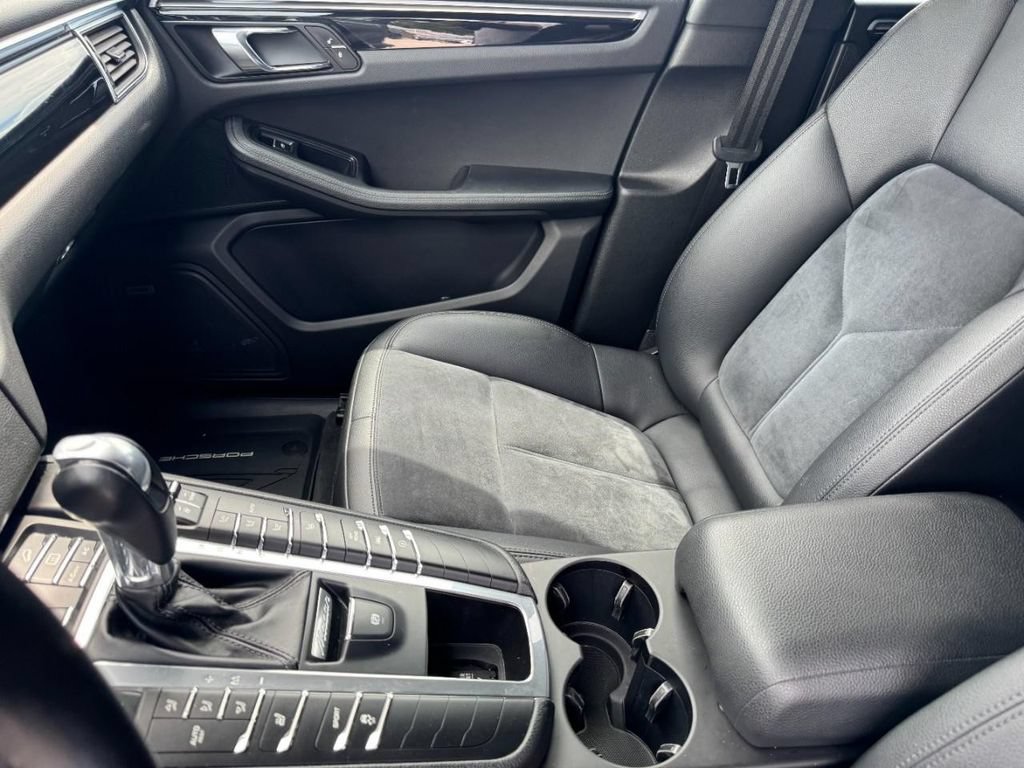 Used 2018 Porsche Macan AWD/4WD image 12