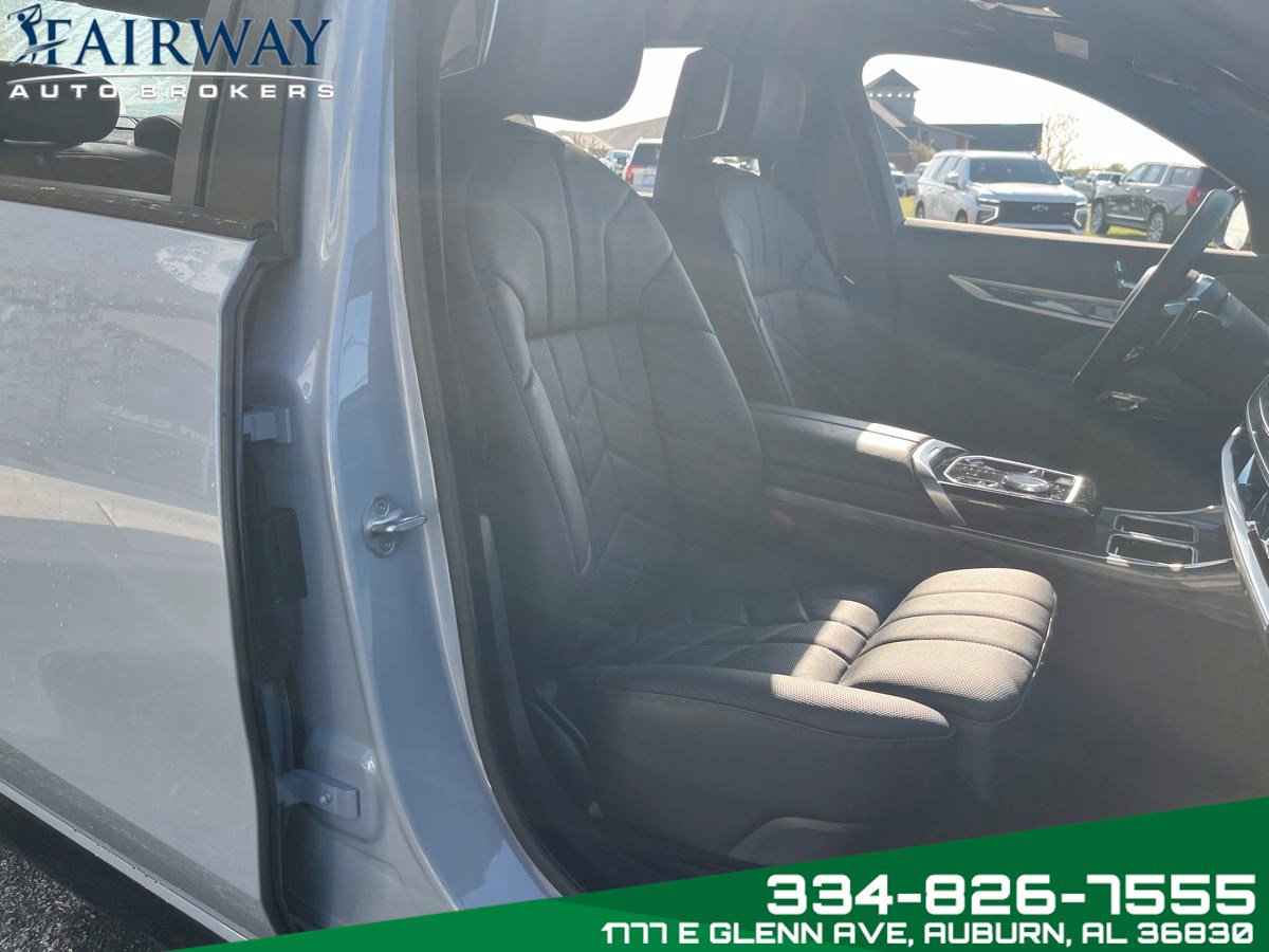 Used 2024 BMW 740i xDrive AWD/4WD image 12
