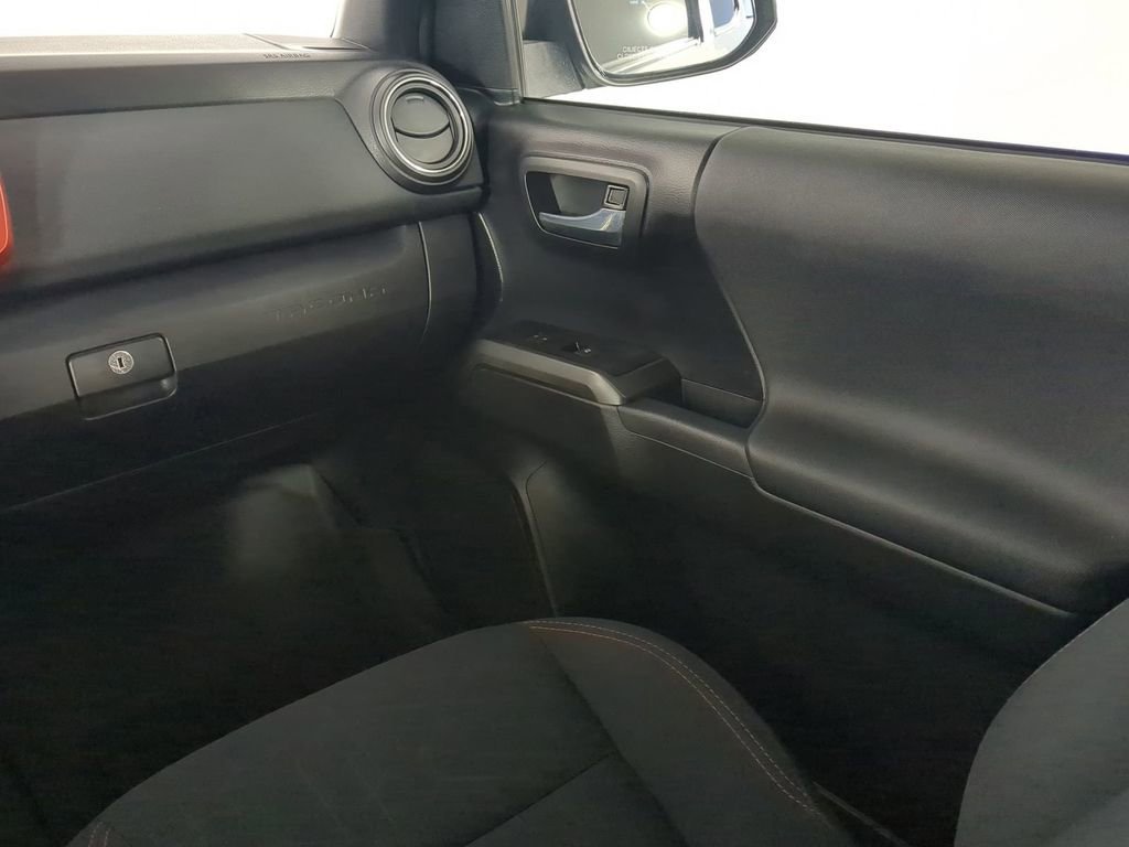 Used 2020 Toyota Tacoma TRD Sport image 18