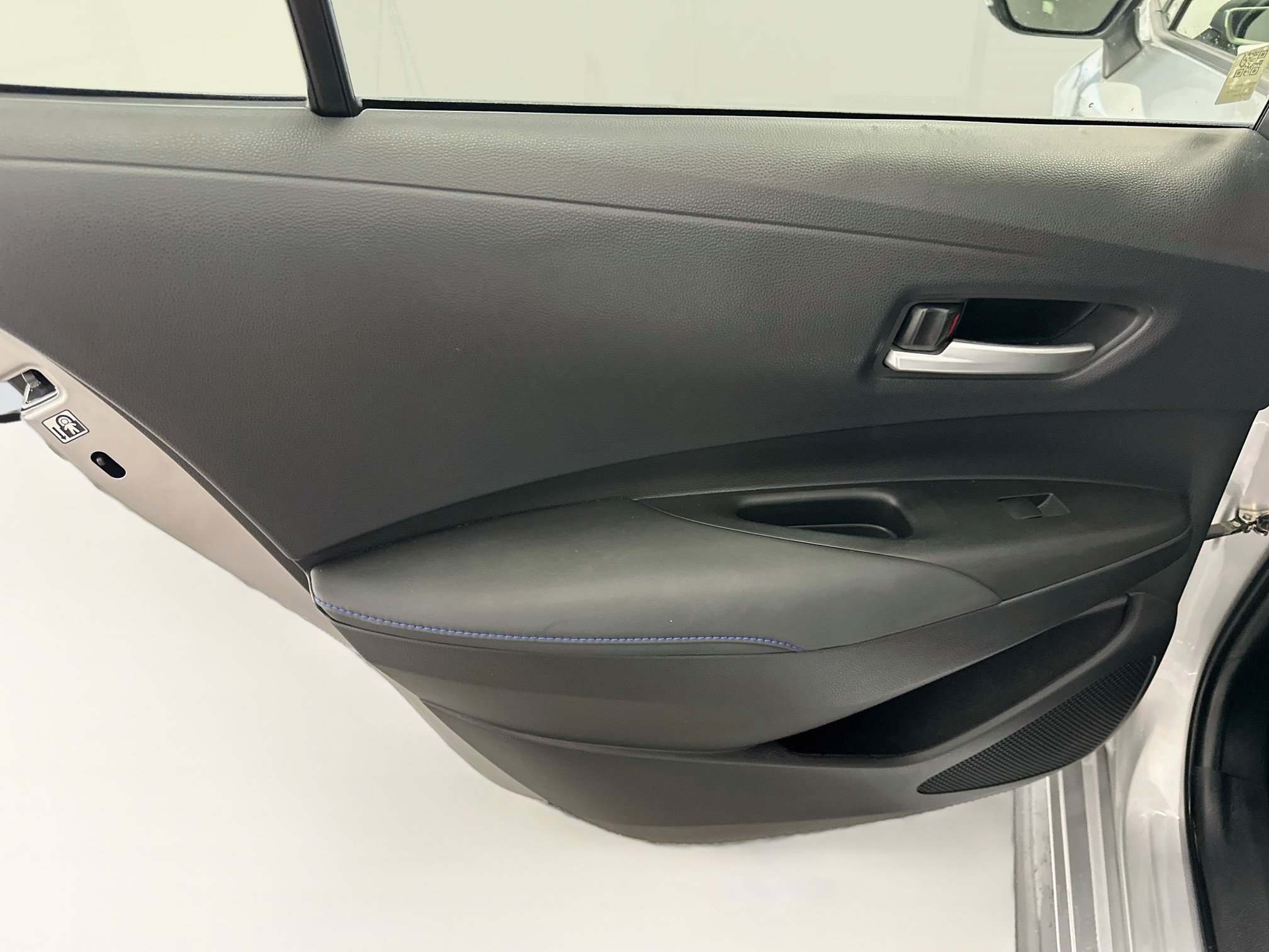 Used 2022 Toyota Corolla SE w/ SE Premium Package FWD image 27