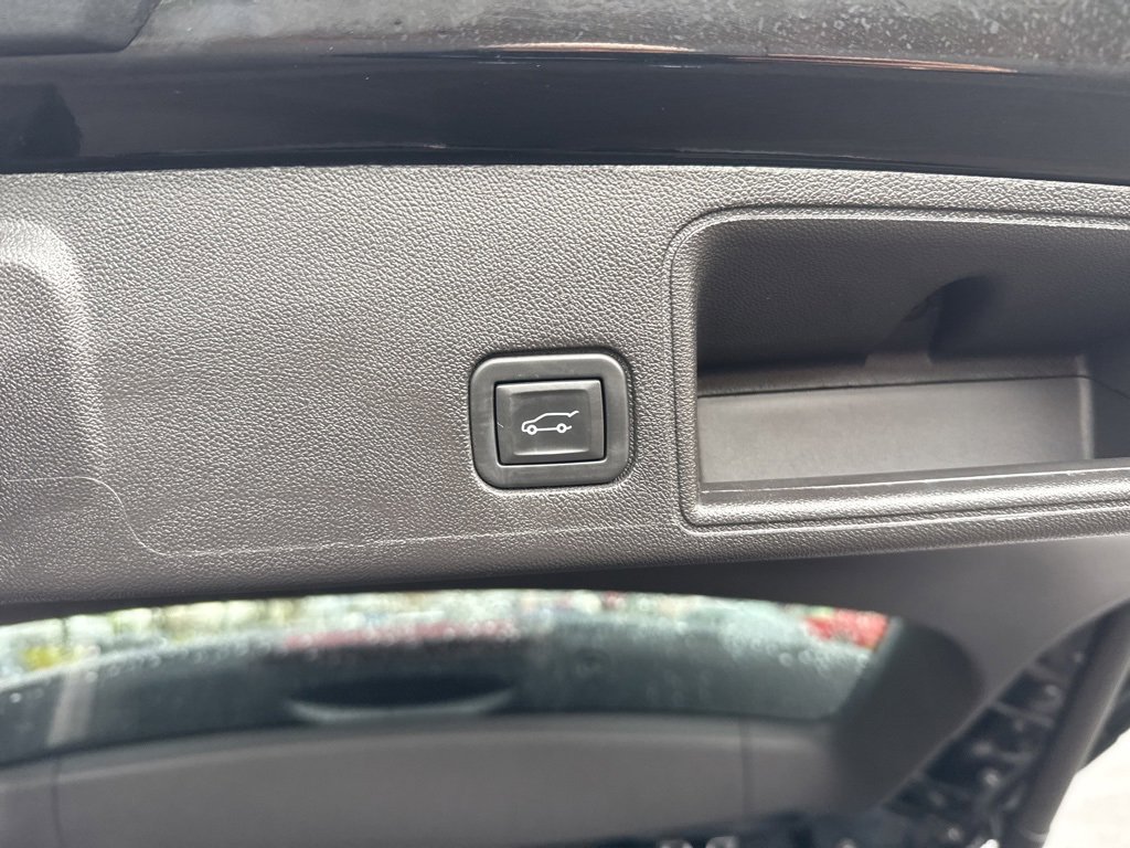 Used 2024 GMC Terrain SLT image 20