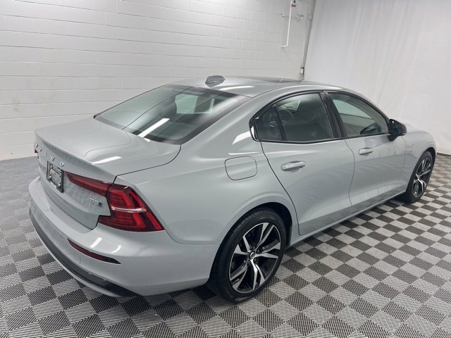 Used 2025 Volvo S60 B5 Core image 5