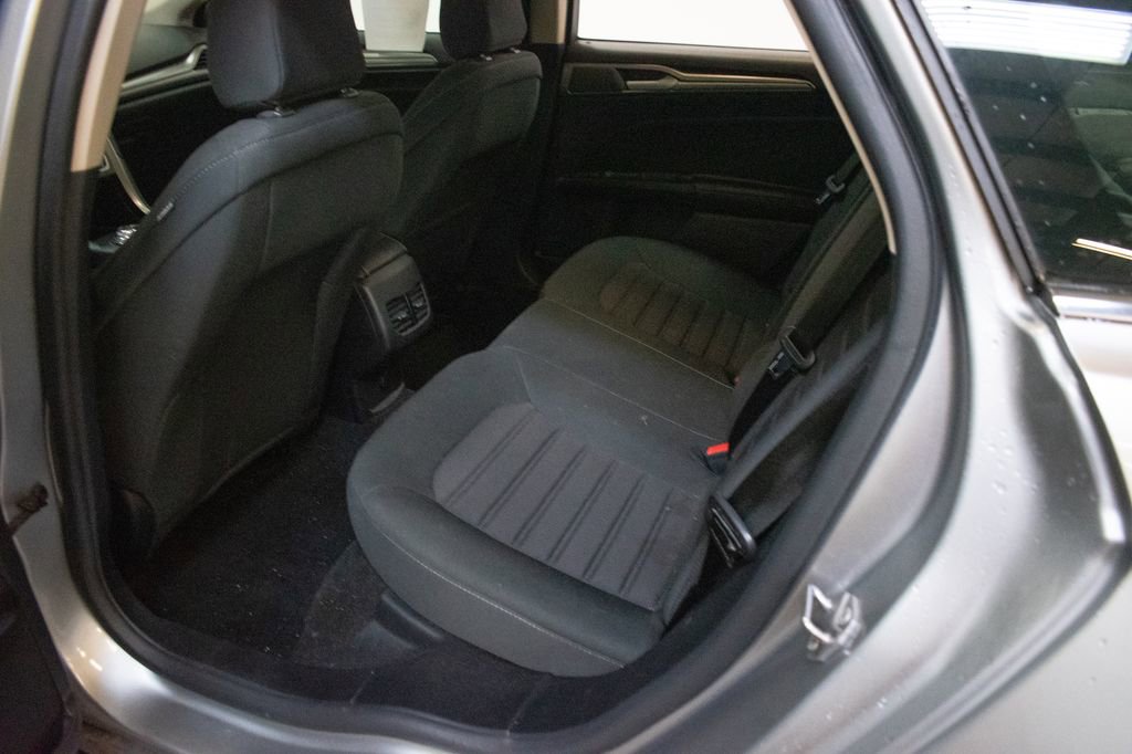 Used 2020 Ford Fusion SE FWD image 22