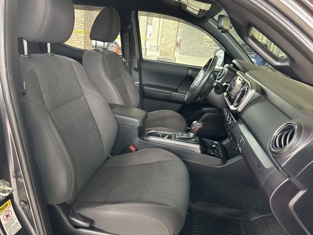 Used 2017 Toyota Tacoma TRD Sport w/ Tow Package (A/T) image 29
