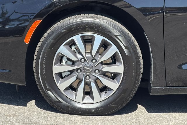 Used 2024 Chrysler Pacifica Limited FWD image 36