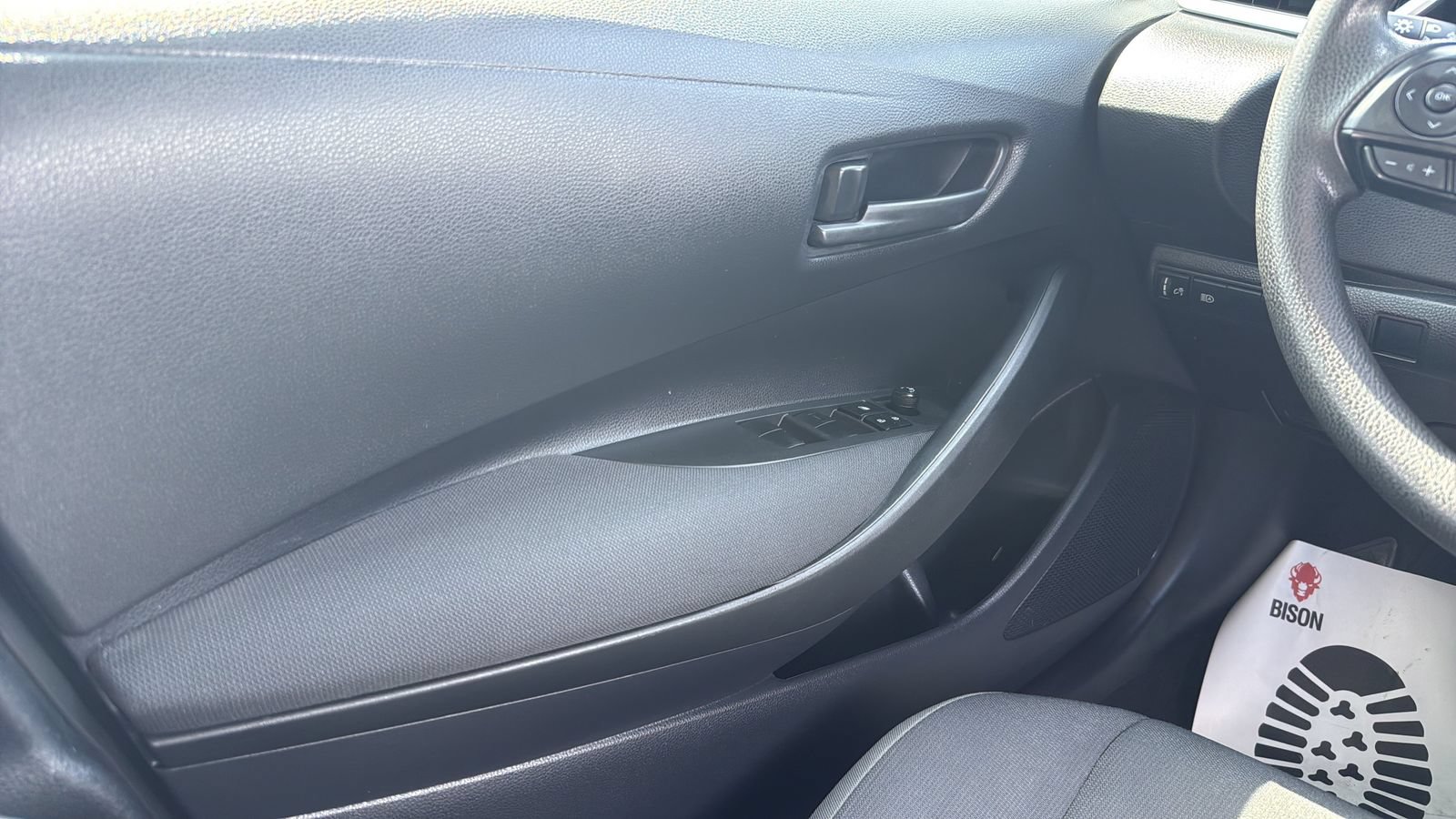 Used 2022 Toyota Corolla LE FWD image 11