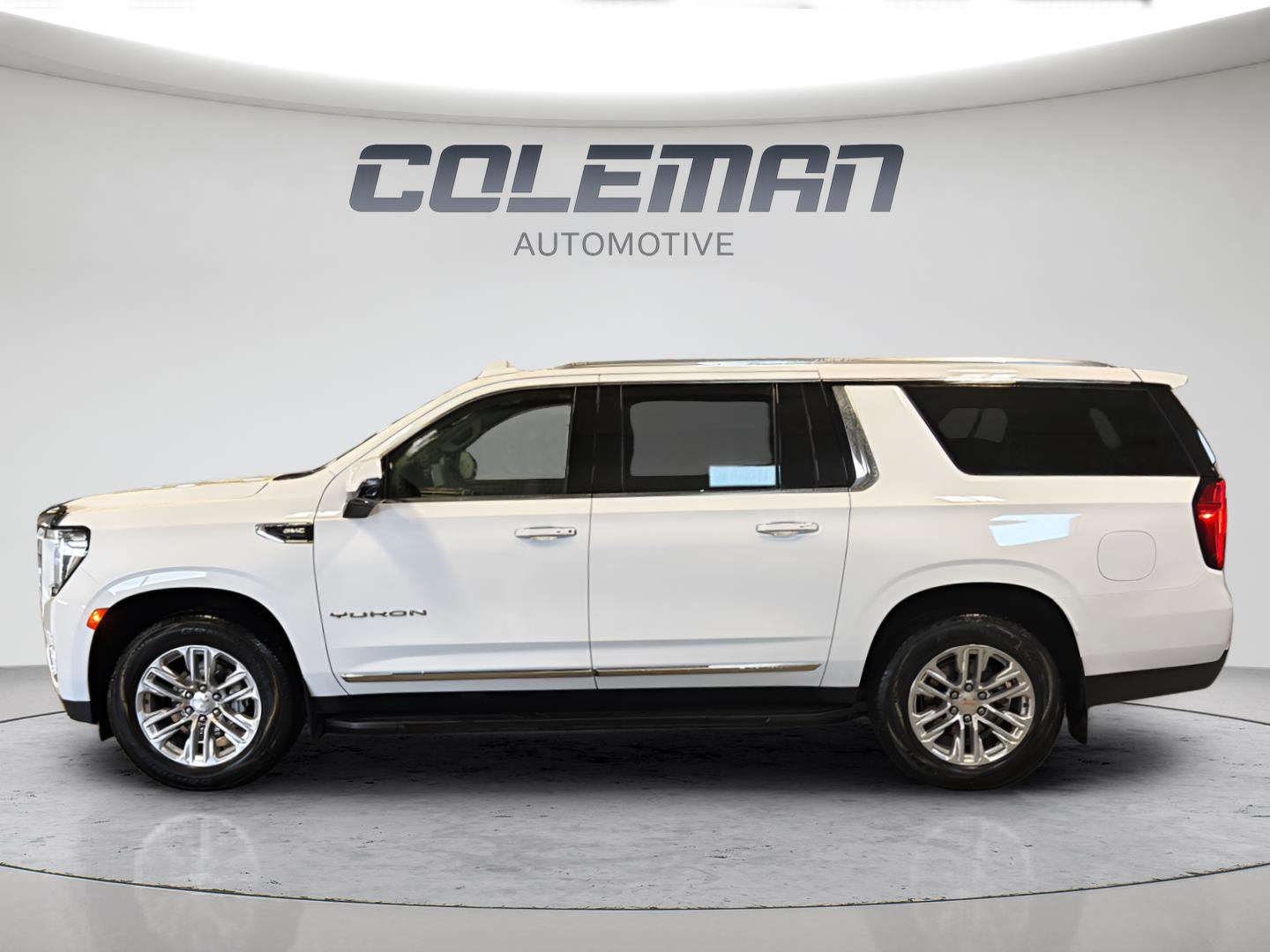 Used 2024 GMC Yukon XL SLT w/ SLT Luxury Package AWD/4WD image 2
