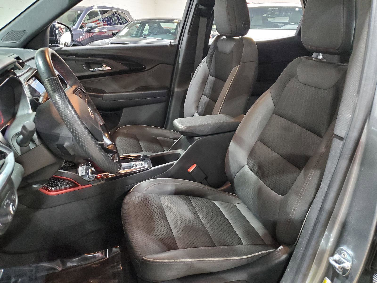 Used 2023 Chevrolet TrailBlazer RS w/ Sun and Liftgate Package image 6