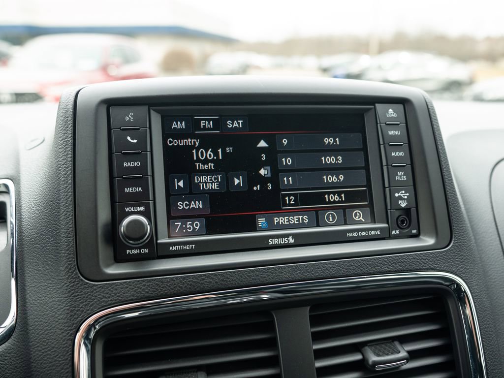 Used 2016 Dodge Grand Caravan SXT image 29