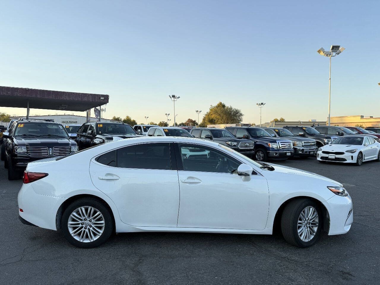 Used 2017 Lexus ES 350 FWD image 9