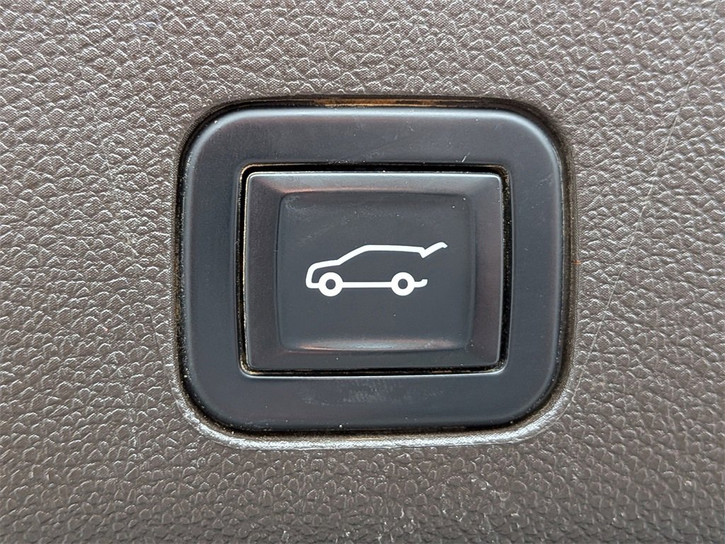 Used 2022 GMC Yukon XL SLT image 12