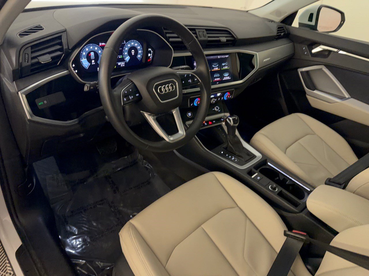 Certified 2022 Audi Q3 2.0T Premium w/ Convenience Package AWD/4WD image 4